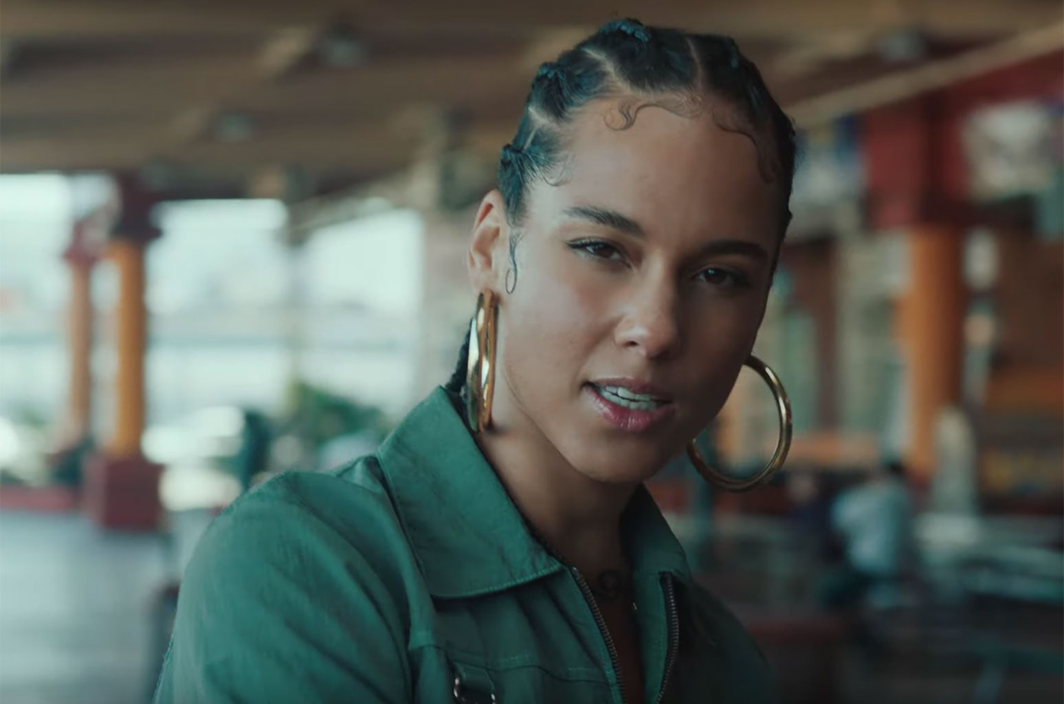 Alicia Keys Debuts Empowering 'Underdog' Single Ahead of Grammys Hosting Gig: Watch