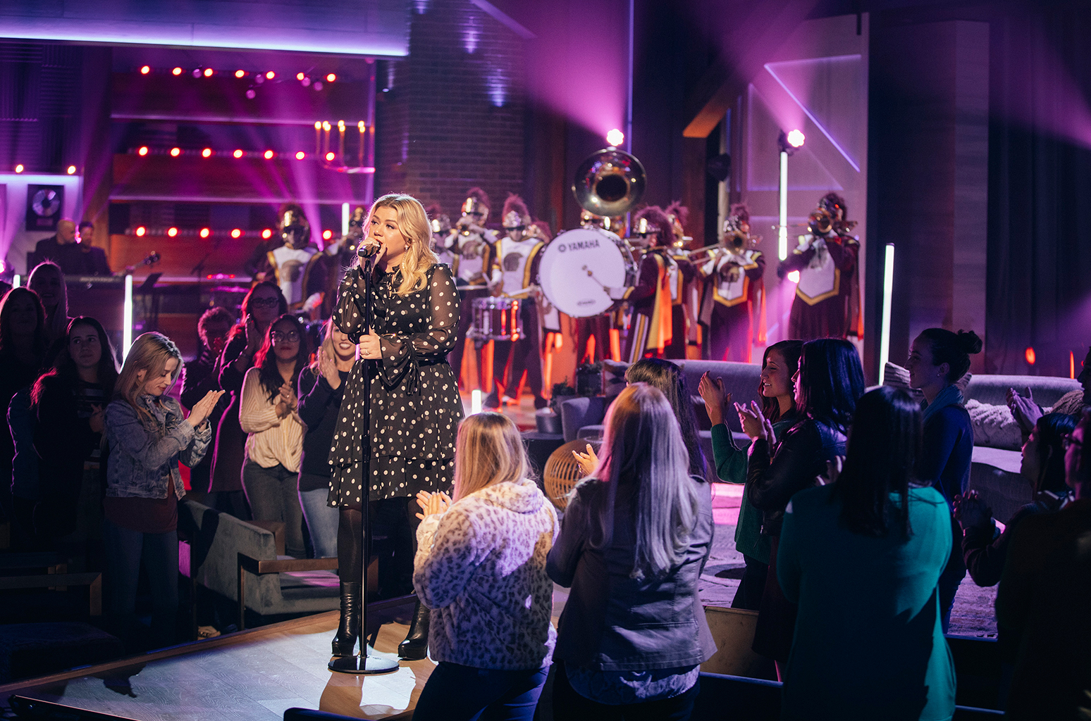 Kelly Clarkson Gets an Extra Kick From USC Marching Band for Epic White Stripes Cover