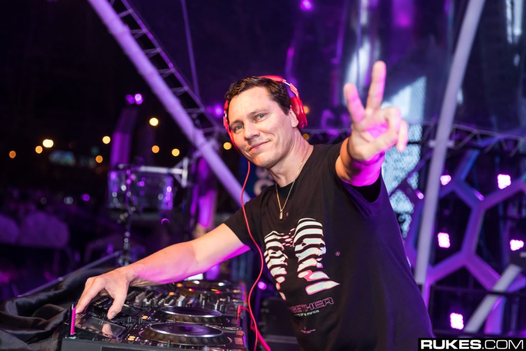 Tiësto Posts Bizarre Video Supporting The Chiefs for Today’s Super Bowl