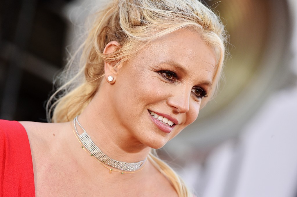 Britney Spears Finds Peace Amid Coronavirus, Lounges on a Lifeguard Stand