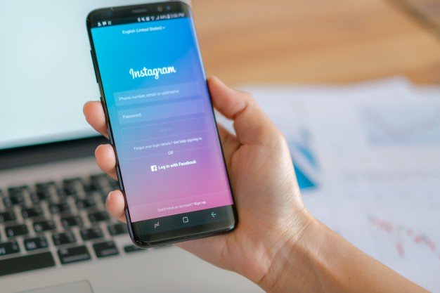Instagram Copies Snapchat Again, Begins Testing Disappearing Messages