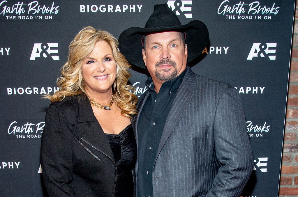 Watch Garth Brooks and Trisha Yearwood Perform a Spectacular Cover of 'Shallow' on Live Stream