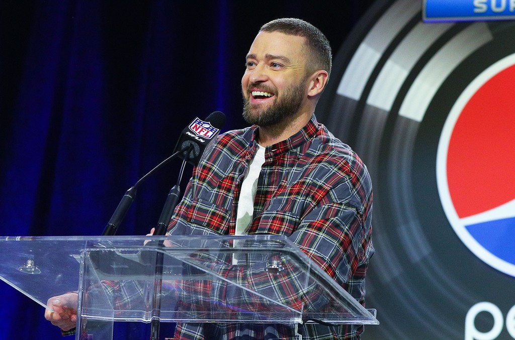 Justin Timberlake Shares Inspiring Message, Epic Social Distancing Photo: 'We Need to Stick Together'