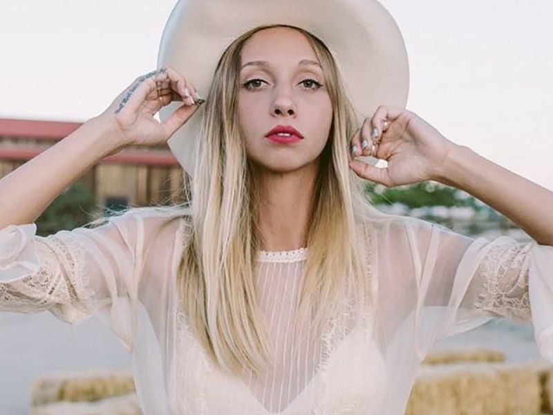 Victoria Bailey's "Skid Row" Exemplifies the Bakersfield Sound (premiere + interview)