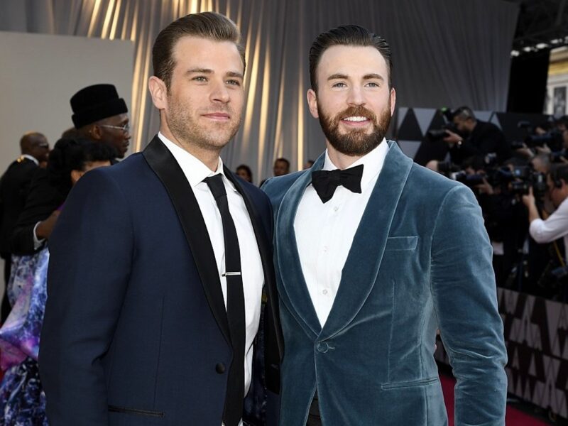 Chris Evans’ Brother Scott Jokes About Actor’s Alleged Nude Photo Slip Up