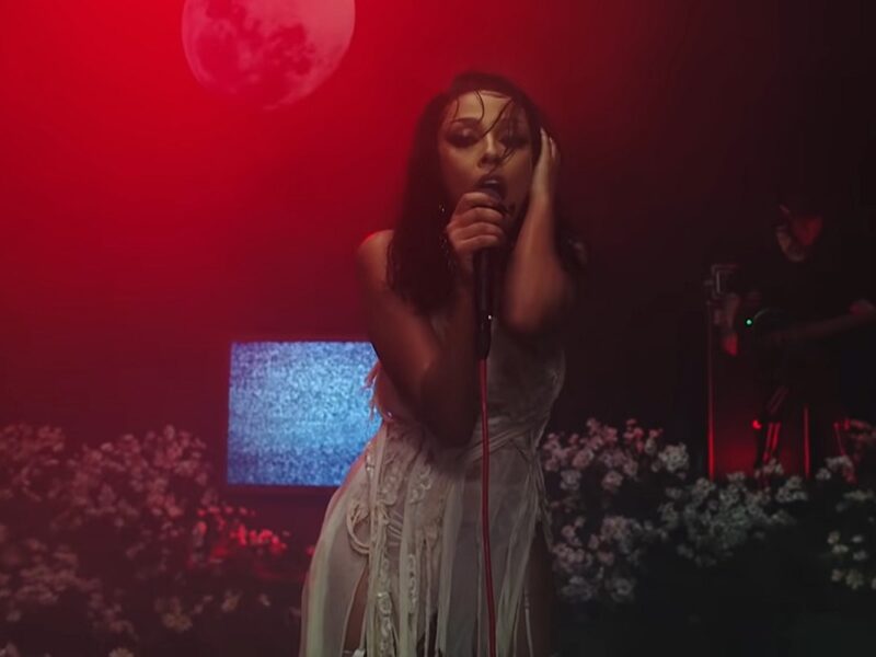 Doja Cat Conjures ‘The Ring’ After Crawling Out of TV for Rock Performance of ‘Say So’ (Yes, We’re Obsessed)