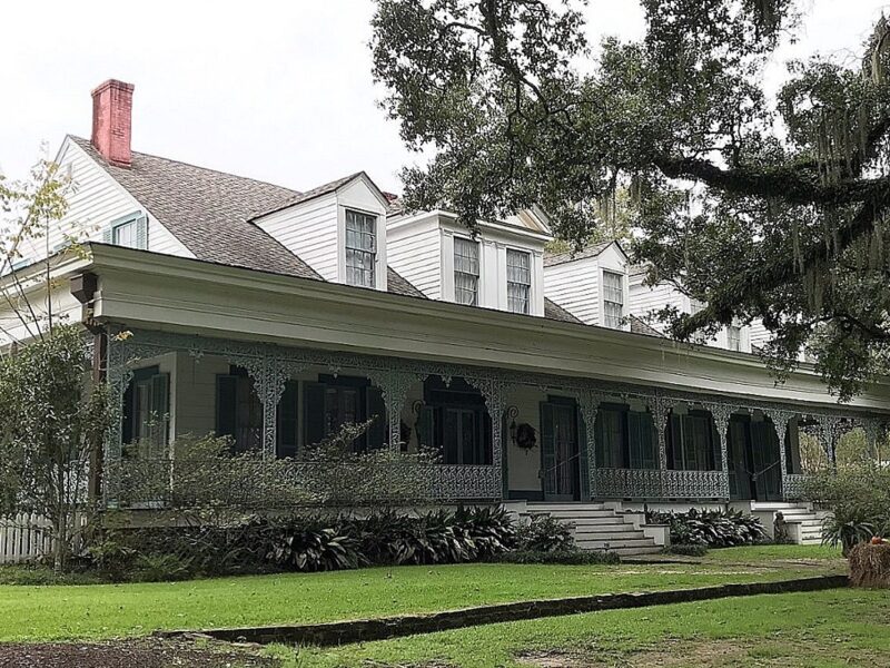 Chilling Photo Appears of Louisiana Plantation Ghost