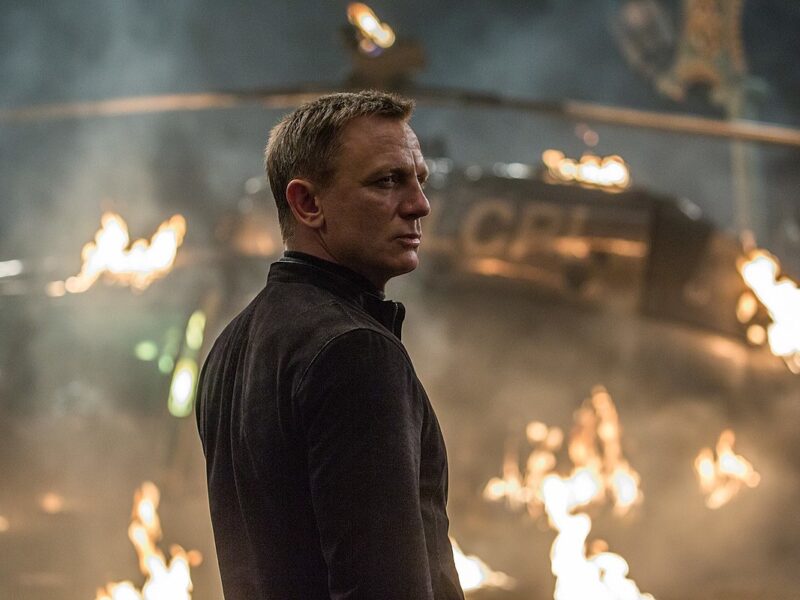 Daniel Craig Says James Bond Shouldn’t Be Played By a Woman