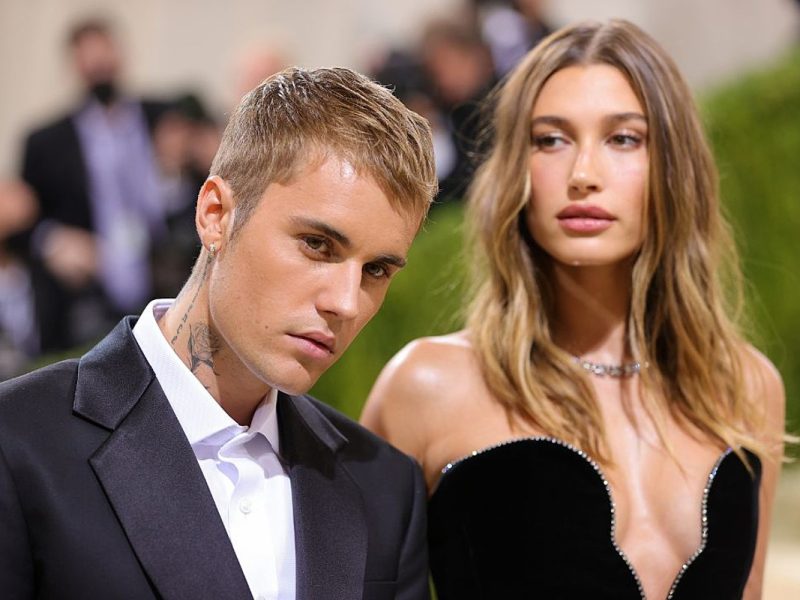 Justin Bieber Reacts to Fan’s Proposal to Wife Hailey (VIDEO)