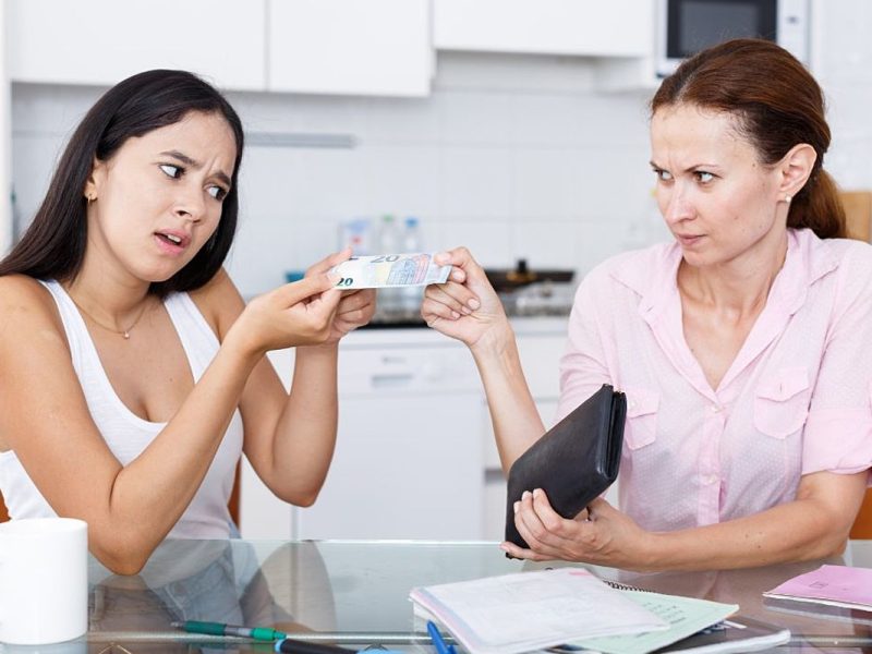 Reddit Backs Teen Babysitter Whose Client Stiffed Her $10