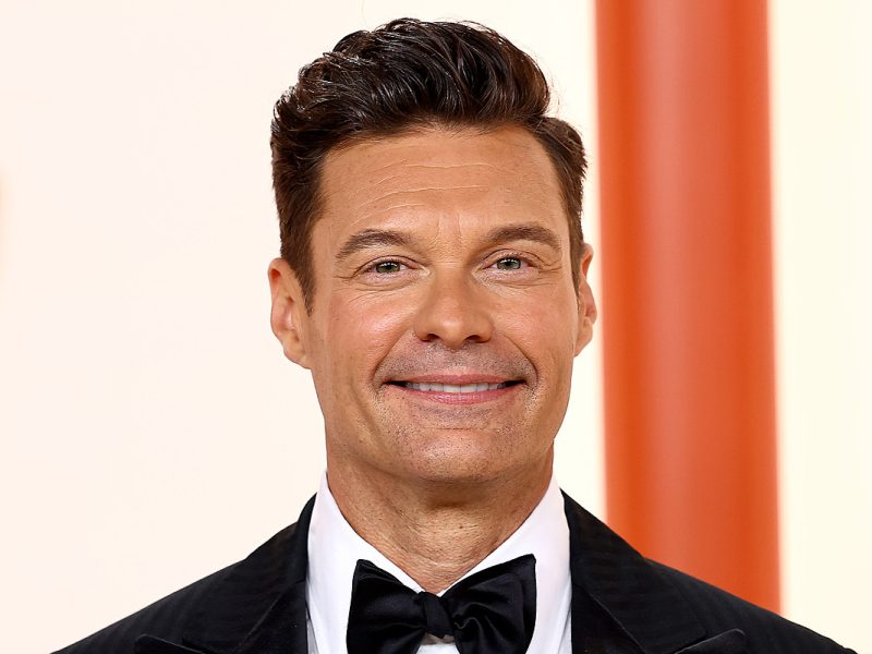 Ryan Seacrest to Succeed Pat Sajak as Host of ‘Wheel of Fortune’