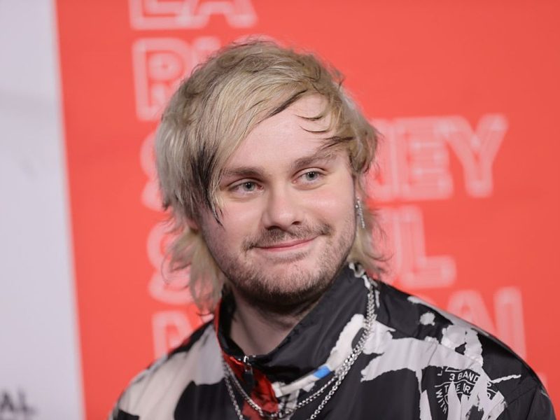Fans React to 5SOS’s Michael Clifford Becoming a Dad