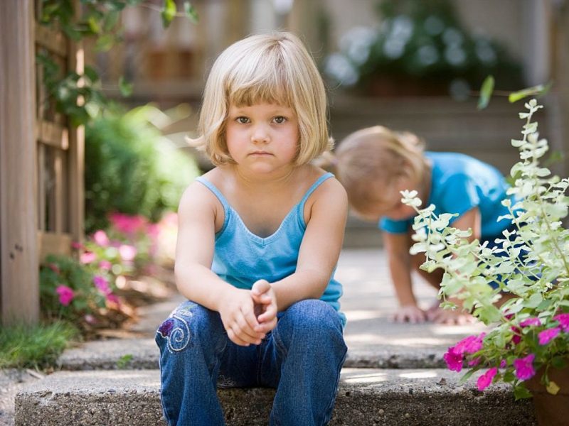 Mans Threatens to Call Police on Brother for Leaving Child