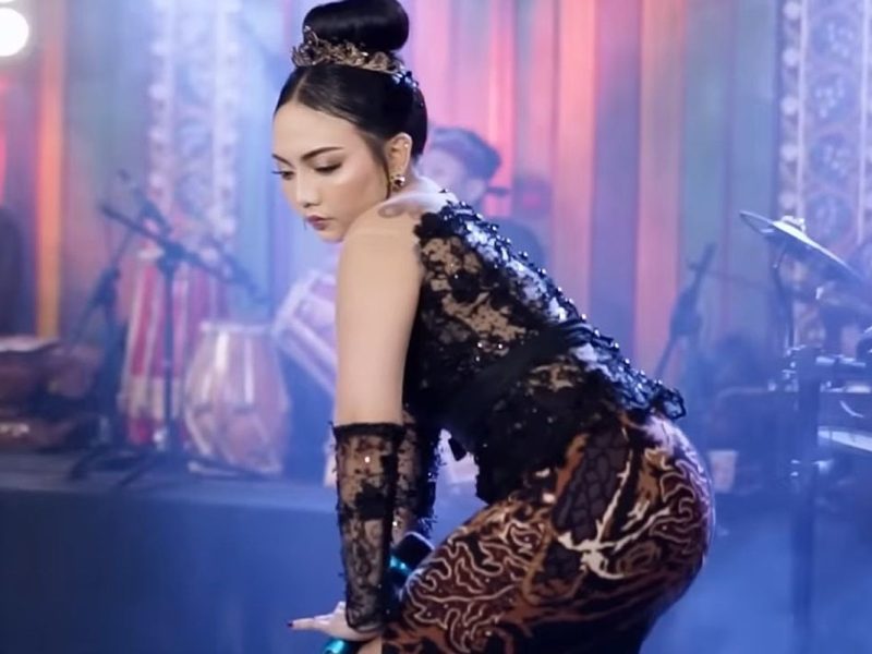 Indonesian Singer Syahiba Saufa Goes Viral With ‘Elegant’ Twerk