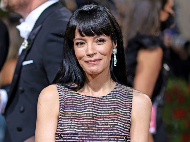 Lily Allen Lost Her Virginity at 12 During Family Vacation