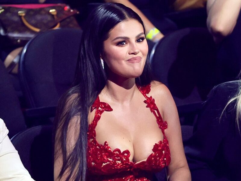 Selena Gomez Appears to Cringe at Chris Brown’s VMAs Nomination