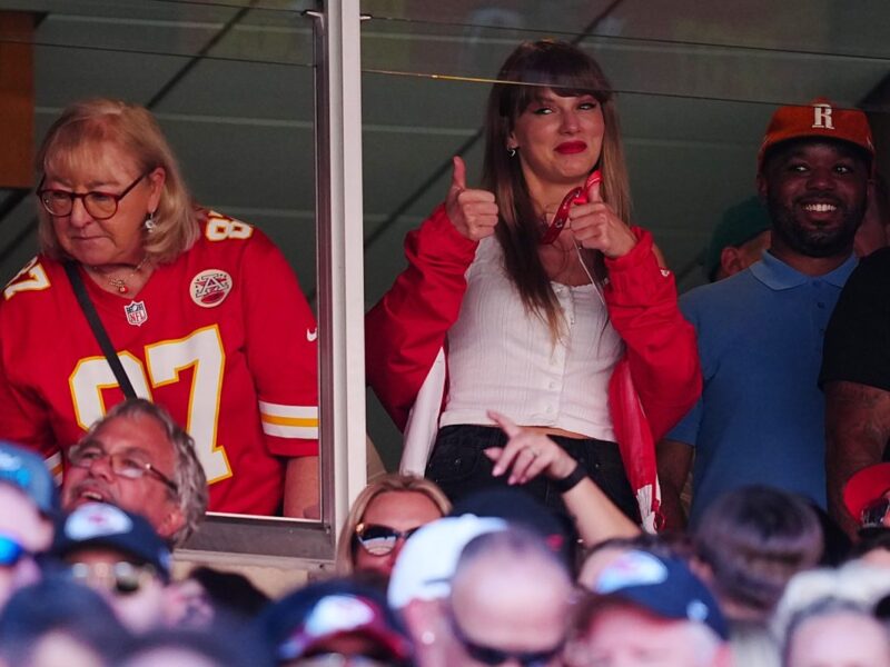 Taylor Swift Sits With Travis Kelce’s Mom at Chiefs Game