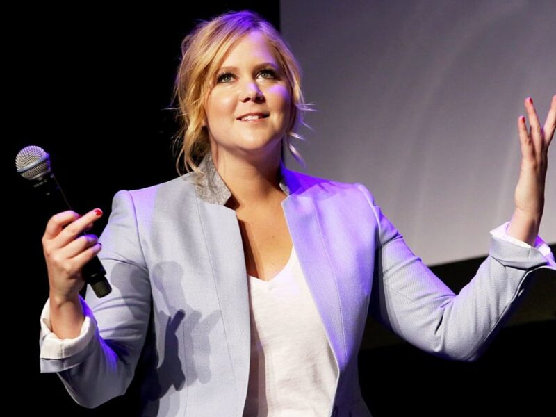 Amy Schumer Issues Hilarious Warning to 20-Year-Olds (PIC)