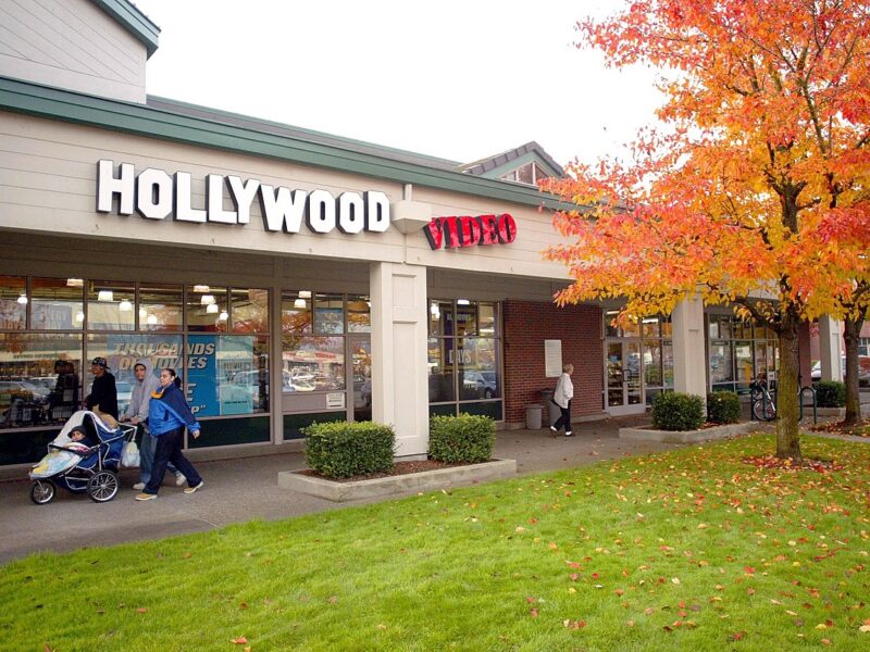 50 Beloved Retail Chains That No Longer Exist