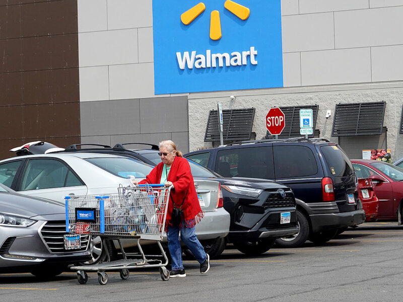 Walmart Stores to Close on Thanksgiving