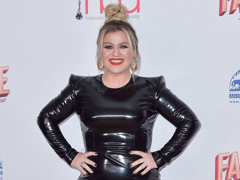 Kelly Clarkson Had Wardrobe Malfunction in ‘Since U Been Gone’