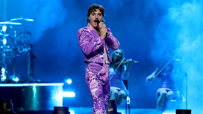 Benson Boone Brought The Dazzle To His 2025 AMAs Performance Of ‘Mystical Magical’