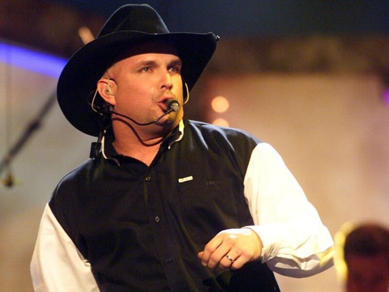 The Story Behind Garth Brooks’ Bob Dylan-Penned Hit