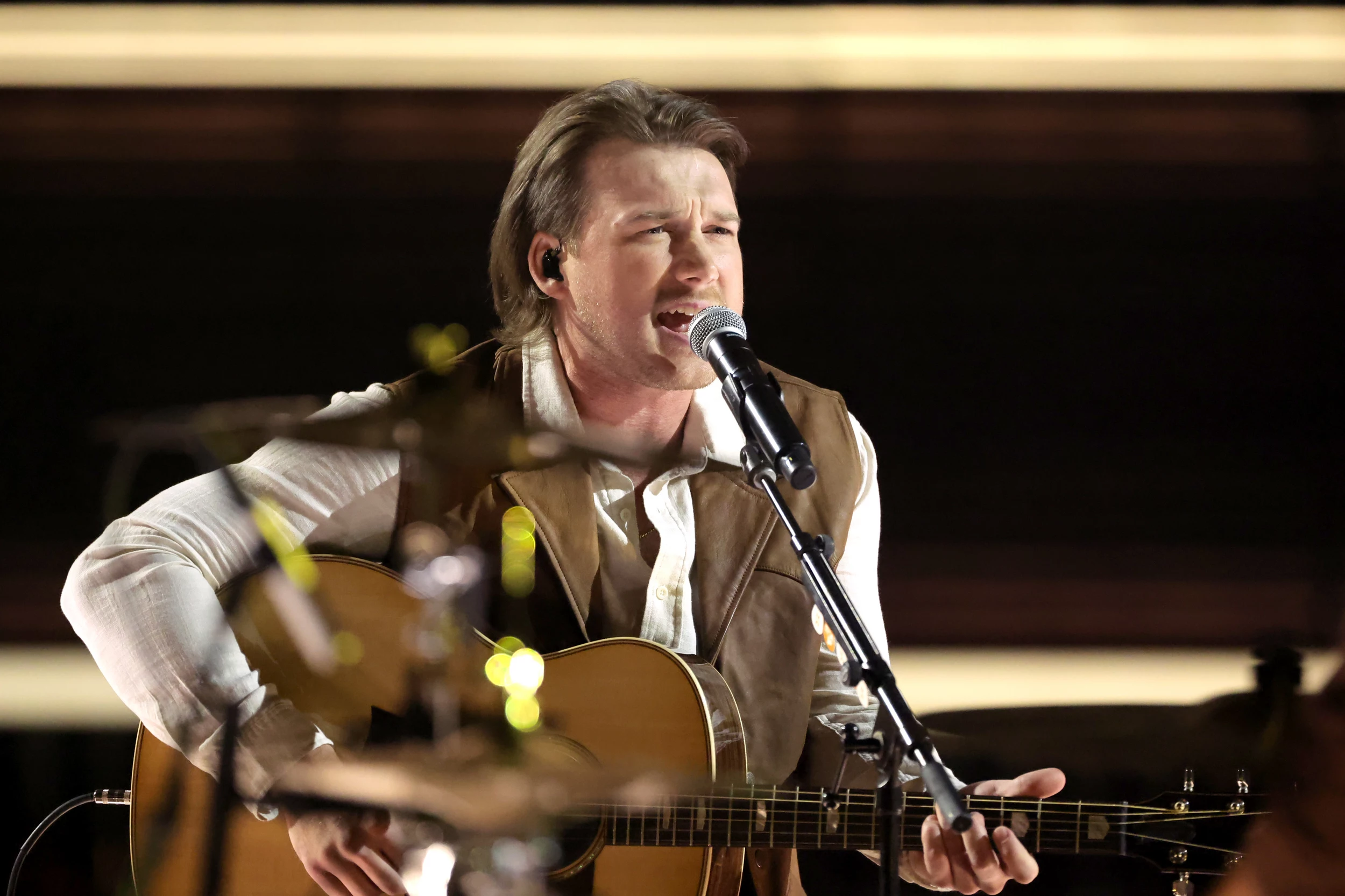 Morgan Wallen performing Your Bartender